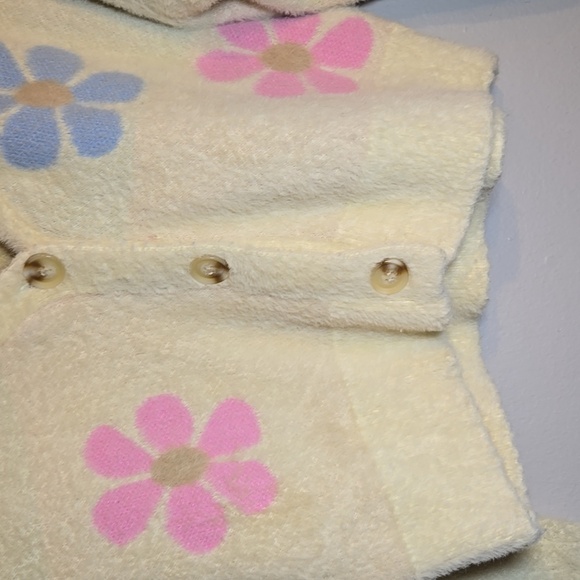 Lush Cropped Viscose Fuzzy Button Front Colorful Daisy Cardigan NWOT - Picture 4 of 11